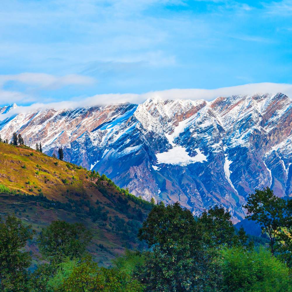 Himachal Pradesh or Uttarakhand: Himalayan Getaways