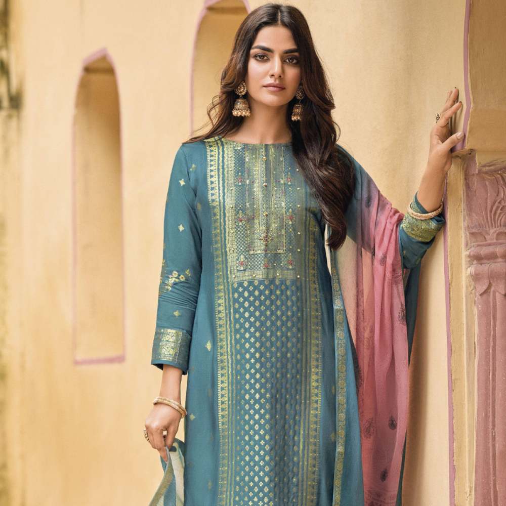 What Women Should Wear in India