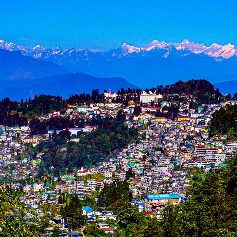 Darjeeling, West Bengal - Timeless Charm with Himalayan Grandeur